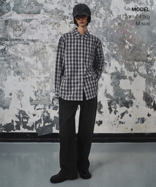 MUSINSA STANDARD WOMAN（ムシンサスタンダードウーマン）の「ウィメンズリラックスドプレイドチェックシャツ[ダークグレー]（シャツ/ブラウス・レディース・その他・SMALL/MEDIUM/LARGE/X-SMALL）」の2枚目の写真