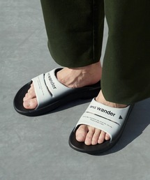 and wander（アンドワンダー）の「and wander/アンドワンダー×OOFOS/ウーフォス OOahh recovery sandal グラフィックデザイン スライドサンダル 2026年春夏（サンダル）」