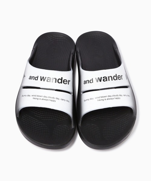 and wander（アンドワンダー）の「and wander/アンドワンダー×OOFOS/ウーフォス OOahh recovery sandal グラフィックデザイン スライドサンダル 2026年 夏 夏服（サンダル・メンズ・ブラック・26/27/28）」の2枚目の写真