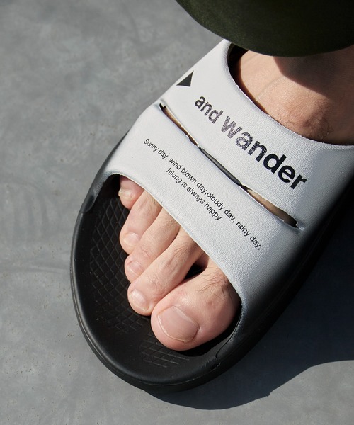 and wander（アンドワンダー）の「and wander/アンドワンダー×OOFOS/ウーフォス OOahh recovery sandal グラフィックデザイン スライドサンダル 2026年 夏 夏服（サンダル・メンズ・ブラック・26/27/28）」の9枚目の写真