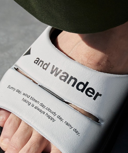 and wander（アンドワンダー）の「and wander/アンドワンダー×OOFOS/ウーフォス OOahh recovery sandal グラフィックデザイン スライドサンダル 2026年 夏 夏服（サンダル・メンズ・ブラック・26/27/28）」の10枚目の写真