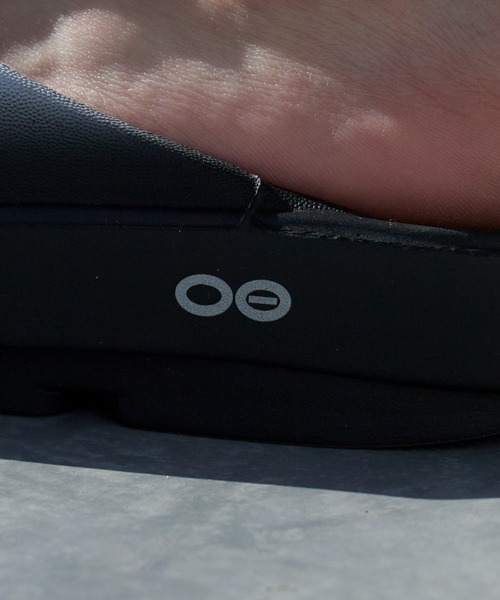 and wander（アンドワンダー）の「and wander/アンドワンダー×OOFOS/ウーフォス OOahh recovery sandal グラフィックデザイン スライドサンダル 2026年 夏 夏服（サンダル・メンズ・ブラック・26/27/28）」の11枚目の写真