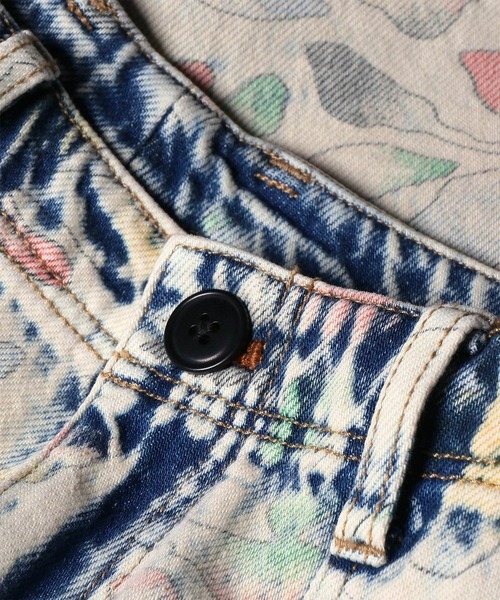 PS Paul Smith(ピーエスポールスミス)の「"Bleach Denim Floral" デニムショーツ / 162100 898Z(デニムパンツ・メンズ・ライトインディゴブルー・X-LARGE/SMALL/MEDIUM/LARGE)」の4枚目の写真