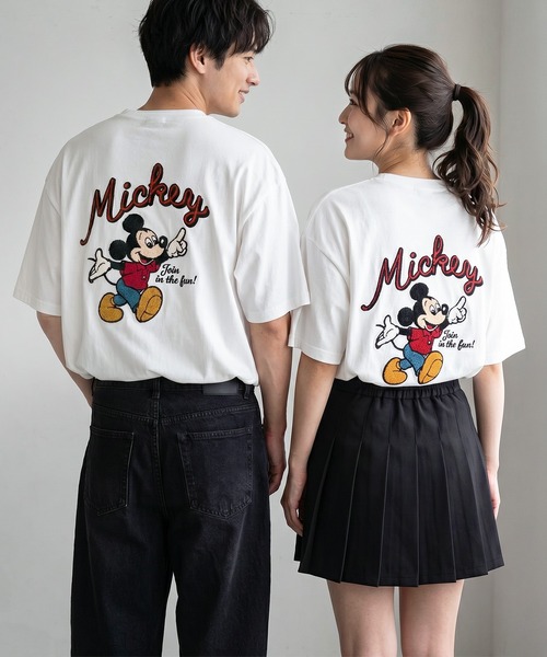 Disney(ディズニー)の「【71】別注【Disney/ディズニー】ミッキーマウス/ベイマックス/ルシファー/101匹わんちゃん アップリケ サガラ刺繍 クルーネックTシャツ/ユニセックス/レディース/メンズ【オリジナルデザイン/ミッキー/ベイマックス/ルシファー】(Tシャツ/カットソー・レディース・サックスブルー系1/ホワイト系4/グレー系1/ホワイト系1/ホワイト系2/グレー系2/グレー系3/グレー系4/グレイッシュベージュ/サックスブルー/アッシュグレー/チャコールグレー/ホワイト系3/オフホワイト・M/L/XL)」の3枚目の写真