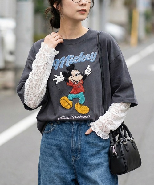 Disney(ディズニー)の「【71】別注【Disney/ディズニー】ミッキーマウス/ベイマックス/ルシファー/101匹わんちゃん アップリケ サガラ刺繍 クルーネックTシャツ/ユニセックス/レディース/メンズ【オリジナルデザイン/ミッキー/ベイマックス/ルシファー】(Tシャツ/カットソー・レディース・サックスブルー系1/ホワイト系4/グレー系1/ホワイト系1/ホワイト系2/グレー系2/グレー系3/グレー系4/グレイッシュベージュ/サックスブルー/アッシュグレー/チャコールグレー/ホワイト系3/オフホワイト・M/L/XL)」の9枚目の写真