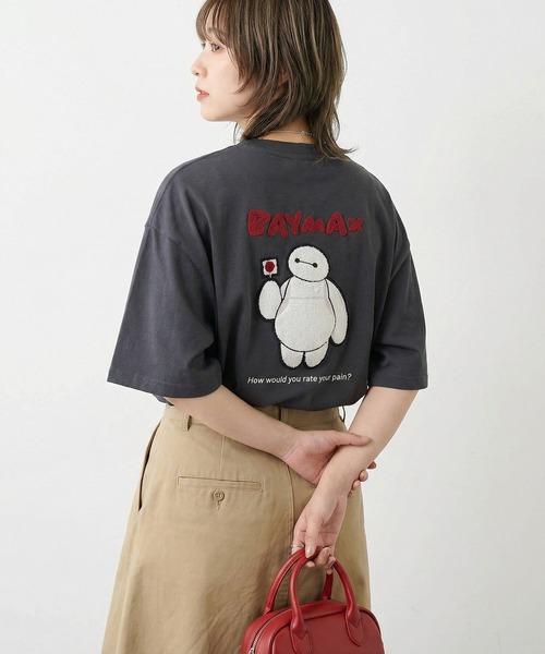 Disney(ディズニー)の「【71】別注【Disney/ディズニー】ミッキーマウス/ベイマックス/ルシファー/101匹わんちゃん アップリケ サガラ刺繍 クルーネックTシャツ/ユニセックス/レディース/メンズ【オリジナルデザイン/ミッキー/ベイマックス/ルシファー】(Tシャツ/カットソー・レディース・サックスブルー系1/ホワイト系4/グレー系1/ホワイト系1/ホワイト系2/グレー系2/グレー系3/グレー系4/グレイッシュベージュ/サックスブルー/アッシュグレー/チャコールグレー/ホワイト系3/オフホワイト・M/L/XL)」の11枚目の写真