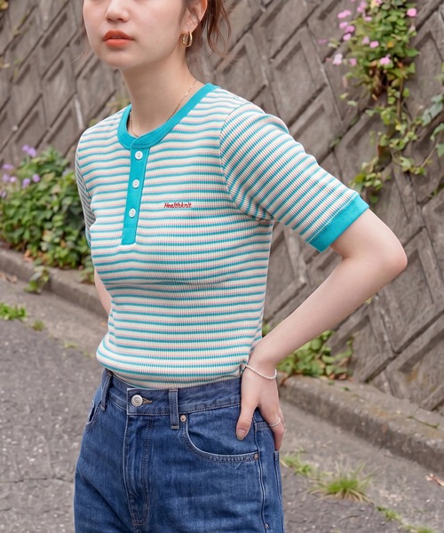 Healthknit（ヘルスニット）の「SALE 一枚でサマになる！【Healthknit】ヘルスニット 26SS 細ボーダーワッフルT  ヘンリーネック/ボーダーTシャツ/ワンポイントロゴ 別注 セール（Tシャツ/カットソー・レディース・アイボリー/ブラウン/ライム・FREE）」の19枚目の写真