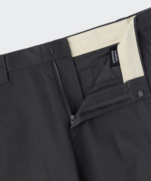 MUSINSA STANDARD（ムシンサスタンダード）の「ソリッドCPレギュラーフィットチノパンツ[グレー]（その他パンツ・メンズ・その他・40/38/42/36/34/32/30/31/33/26/27/28/29）」の4枚目の写真