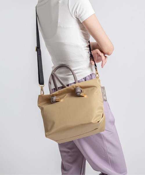 VIOLAd'ORO（ヴィオラドーロ）の「【VIOLAd'ORO/ヴィオラドーロ】ノットハンドル ナイロントートバッグ 2WAY BIANCA Sサイズ made in japan（トートバッグ・レディース・ブラック×ブラック/モカ/ベージュ/ターコイズブルー・FREE）」の3枚目の写真