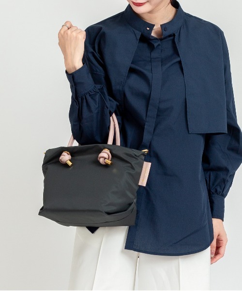 VIOLAd'ORO(ヴィオラドーロ)の「【VIOLAd'ORO/ヴィオラドーロ】ノットハンドル ナイロントートバッグ 2WAY BIANCA Sサイズ made in japan(トートバッグ・レディース・ブラック×ブラック/モカ/ベージュ/ターコイズブルー/ダークグレー/チャコールグレー/ブラック系その他/ブラック・FREE)」の4枚目の写真
