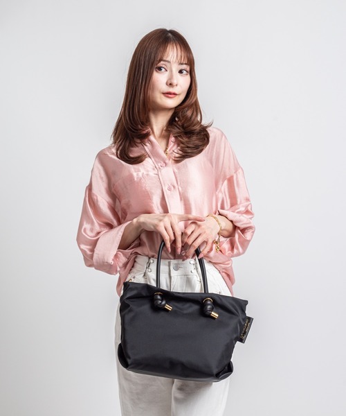 VIOLAd'ORO（ヴィオラドーロ）の「【VIOLAd'ORO/ヴィオラドーロ】ノットハンドル ナイロントートバッグ 2WAY BIANCA Sサイズ made in japan（トートバッグ・レディース・ブラック×ブラック/モカ/ベージュ/ターコイズブルー・FREE）」の6枚目の写真