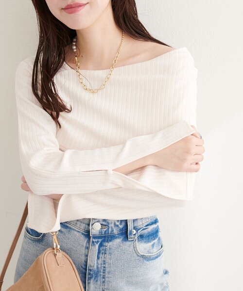 natural couture（ナチュラルクチュール）の「ギャザーオフショルフレア袖ロンT（ニット/セーター・レディース・チャコールグレー/ネイビー/ブラック/アイボリー・FREE）」の6枚目の写真