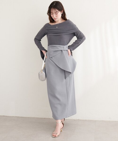 natural couture（ナチュラルクチュール）の「ギャザーオフショルフレア袖ロンT（ニット/セーター・レディース・チャコールグレー/ネイビー/ブラック/アイボリー・FREE）」の12枚目の写真