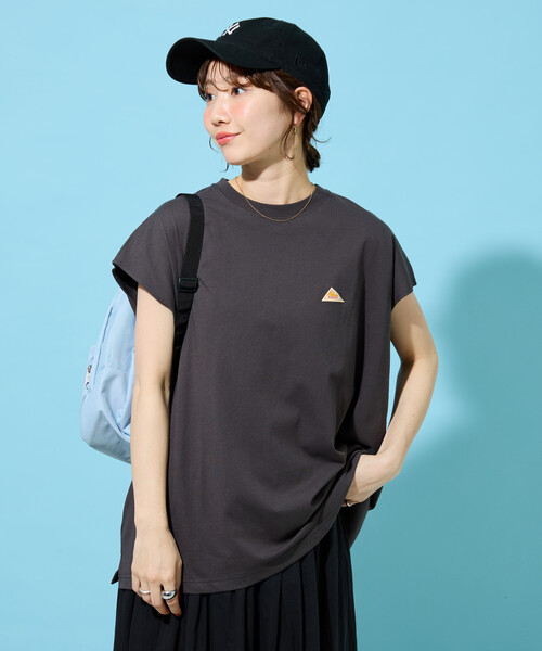 FREAK'S STORE(フリークスストア)の「限定展開 KELTY × FREAK'S STORE/ケルティ 別注 フレンチスリーブ Tシャツ(接触冷感・吸水速乾・UVカット・遮熱)(Tシャツ/カットソー・レディース・ピンク/オリーブ/ブラック/チャコール/ベージュ/オフホワイト/グレー・フリ-)」の4枚目の写真