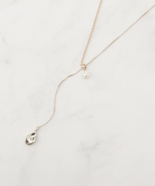 grove(グローブ)の「フェイクパールY字アジャスタブルネックレス【2WAY】(ネックレス・レディース・シルバー/ゴールド/ピンクゴールド・00)」の5枚目の写真