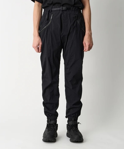 WHITE MOUNTAINEERING（ホワイトマウンテニアリング）の「【White Mountaineering / ホワイトマウンテニアリング】EASY JOGGER PANTS（その他パンツ・メンズ・ブラック・1/0/3/2）」の2枚目の写真