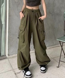 レディースのカーゴパンツ（グリーン・カーキ/緑色系）ファッション