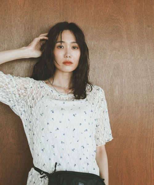 GLOBAL WORK(グローバルワーク)の「ストレッチ総レースプルオーバー半袖/647594(Tシャツ/カットソー・レディース・サックスブルー/ブラック/ホワイト/ホワイト系7/ホワイト系その他・MEDIUM/LARGE)」の2枚目の写真