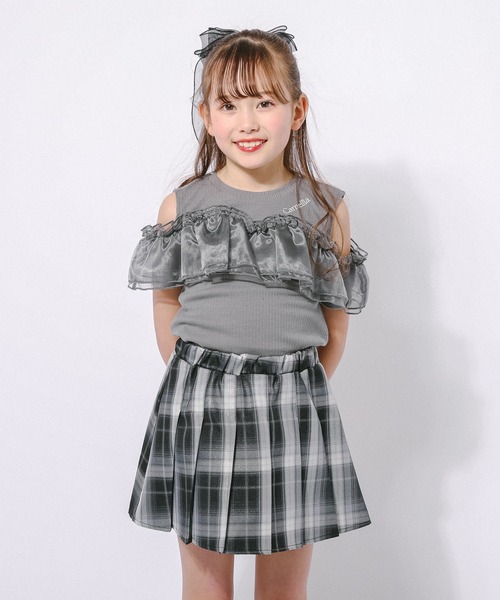URBAN CHERRY（アーバンチェリー）の「「快適さらリブ素材」カットショルダーシアーフリルリブトップス（Tシャツ/カットソー・キッズ・チャコール/アイボリー/ブラック・140cm/130cm/120cm/110cm/150cm）」の8枚目の写真