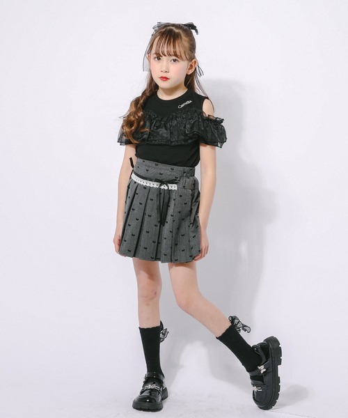 URBAN CHERRY（アーバンチェリー）の「「快適さらリブ素材」カットショルダーシアーフリルリブトップス（Tシャツ/カットソー・キッズ・チャコール/アイボリー/ブラック・140cm/130cm/120cm/110cm/150cm）」の10枚目の写真