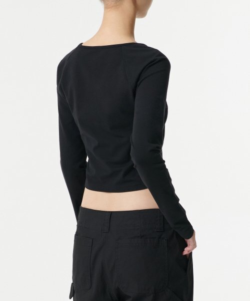 MUSINSA STANDARD WOMAN（ムシンサスタンダードウーマン）の「ウィメンズスリムスクープネックラグラン長袖Tシャツ[ブラック]（Tシャツ/カットソー・レディース・その他・SMALL/MEDIUM/LARGE/X-SMALL）」の2枚目の写真