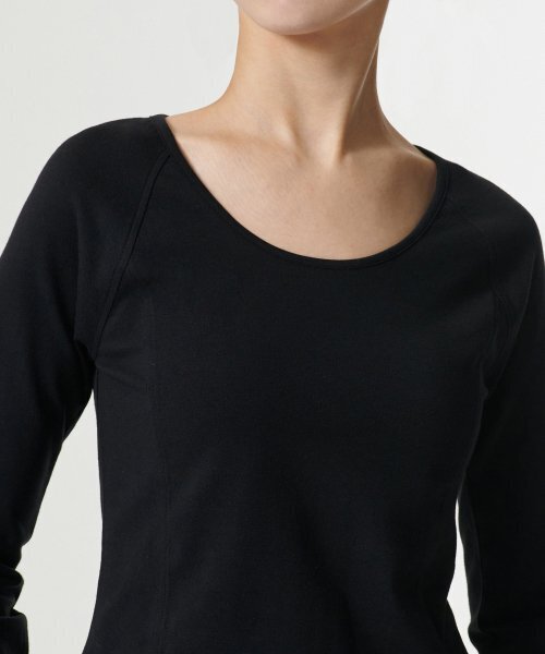 MUSINSA STANDARD WOMAN（ムシンサスタンダードウーマン）の「ウィメンズスリムスクープネックラグラン長袖Tシャツ[ブラック]（Tシャツ/カットソー・レディース・その他・SMALL/MEDIUM/LARGE/X-SMALL）」の3枚目の写真