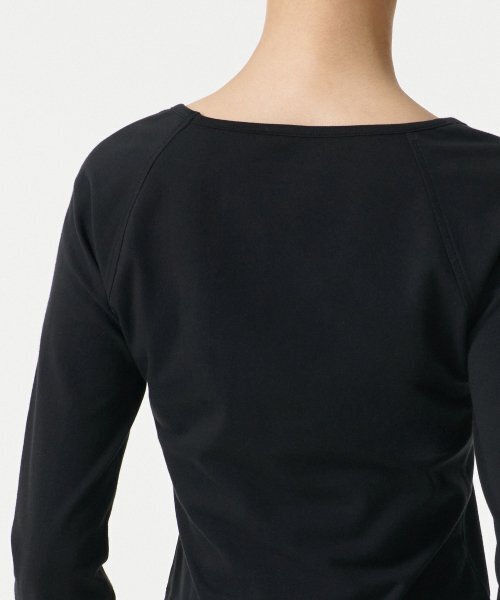 MUSINSA STANDARD WOMAN（ムシンサスタンダードウーマン）の「ウィメンズスリムスクープネックラグラン長袖Tシャツ[ブラック]（Tシャツ/カットソー・レディース・その他・SMALL/MEDIUM/LARGE/X-SMALL）」の4枚目の写真
