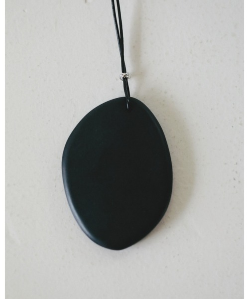 anuke（アンヌーク）の「Acrylic Stone Necklace（ネックレス・レディース・ホワイト/ブラック・FREE）」の5枚目の写真