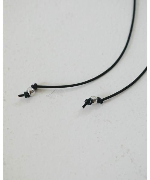 anuke（アンヌーク）の「Acrylic Stone Necklace（ネックレス・レディース・ホワイト/ブラック・FREE）」の3枚目の写真
