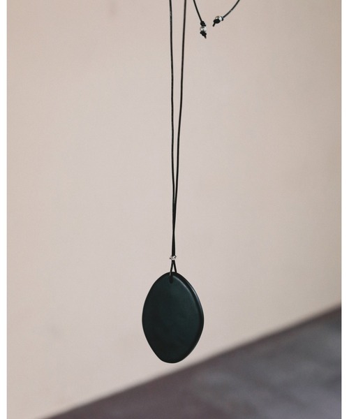 anuke（アンヌーク）の「Acrylic Stone Necklace（ネックレス・レディース・ホワイト/ブラック・FREE）」の12枚目の写真