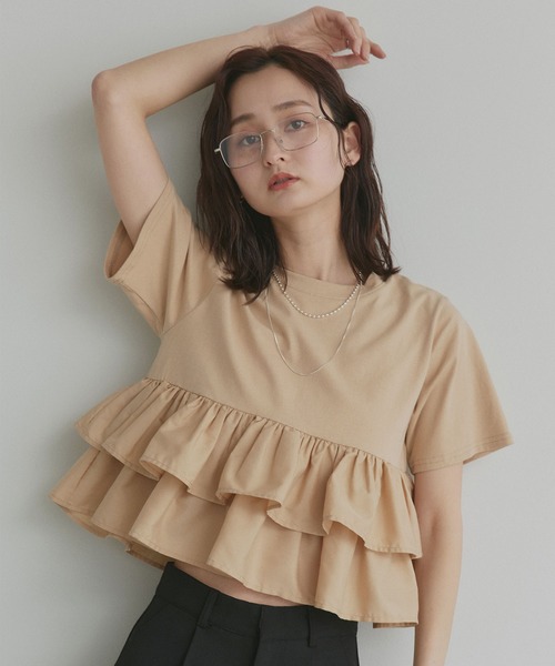 ad thie(アドティエ)の「ティアードフリル ショート丈 Tシャツ(Tシャツ/カットソー・レディース・オフホワイト/ピンク/ベージュ/ブラック/チャコール・FREE)」の1枚目の写真