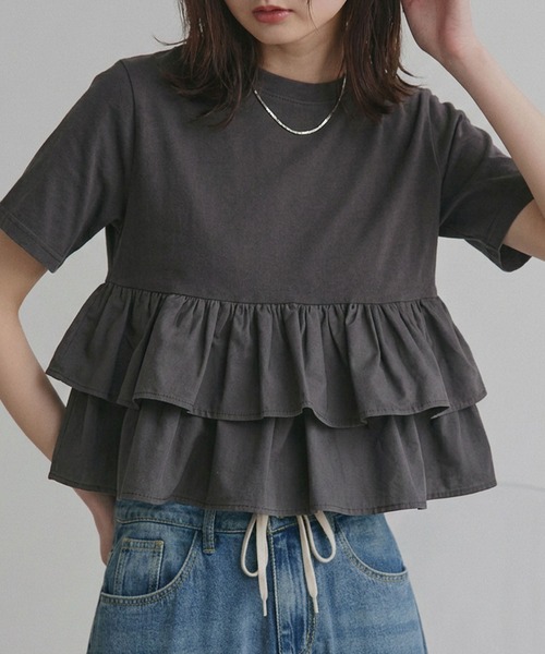 ad thie(アドティエ)の「ティアードフリル ショート丈 Tシャツ(Tシャツ/カットソー・レディース・オフホワイト/ピンク/ベージュ/ブラック/チャコール・FREE)」の4枚目の写真