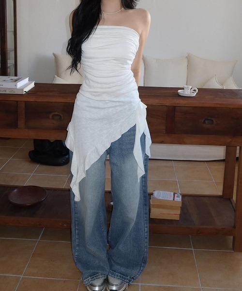 YUGA（ユーガ）の「YUGA_YGMC　　Korean-style  Asymmetrical ruffle strapless dress（キャミソール・レディース・ブラック/ホワイト・FREE）」の11枚目の写真