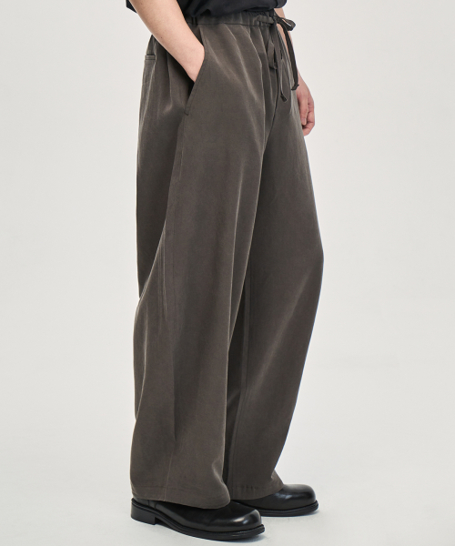PRAIRIE(KR)（プレーリー）の「リネン BARRELFIT ワイドスラックス (CHARCOAL BROWN)（スラックス・メンズ・チャコールグレー・SMALL/MEDIUM/LARGE）」の3枚目の写真