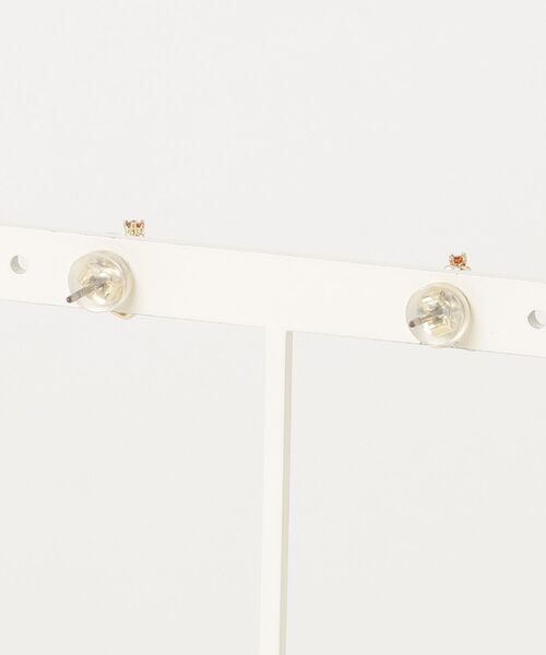 Zoule（ゾーラ）の「Zoule ゾーラ：FLOWER LETTER SERIES　jewel flower letter6　花言葉　ハイビスカス　ピアス（ピアス（両耳用）・レディース・ゴールド・FREE）」の4枚目の写真