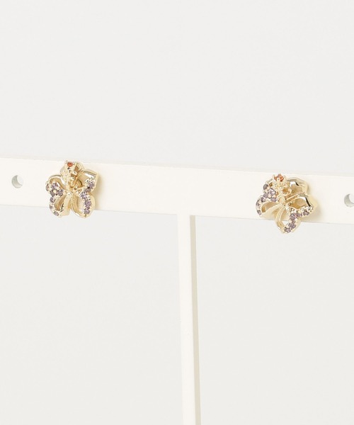 Zoule（ゾーラ）の「Zoule ゾーラ：FLOWER LETTER SERIES　jewel flower letter6　花言葉　ハイビスカス　ピアス（ピアス（両耳用）・レディース・ゴールド・FREE）」の3枚目の写真