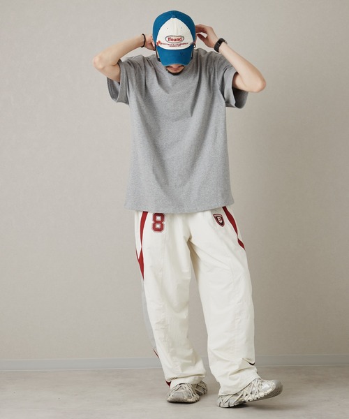 MONO KOTO DEPT.(モノコトデプト)の「SSY-ESSENTIALS 裏ロゴ半袖Tシャツ(Tシャツ/カットソー・メンズ・グレー/カーキ/グレイッシュベージュ・L/XL/S/M)」の1枚目の写真