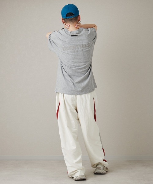 MONO KOTO DEPT.(モノコトデプト)の「SSY-ESSENTIALS 裏ロゴ半袖Tシャツ(Tシャツ/カットソー・メンズ・グレー/カーキ/グレイッシュベージュ・L/XL/S/M)」の19枚目の写真