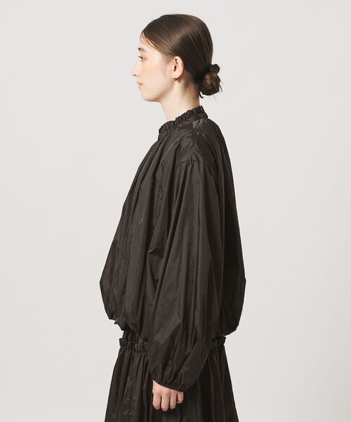UNITED ARROWS(ユナイテッドアローズ)の「シアー タフタ ブルゾン ‐はっ水 ウォッシャブル‐(ブルゾン・レディース・ダークブラウン/ブラック/ライトブルー・36/38)」の11枚目の写真