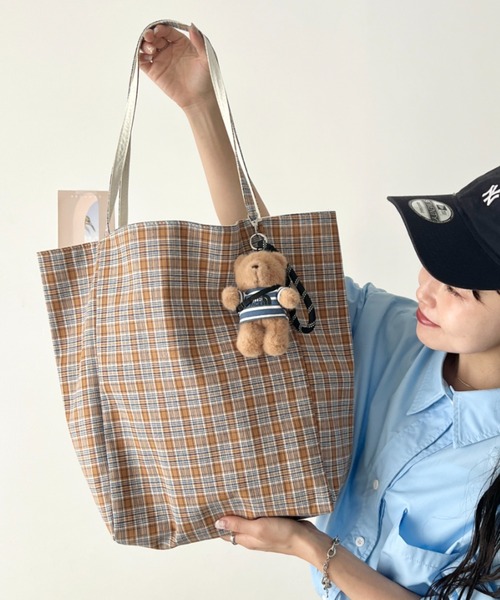 wears(ウェアーズ)の「リバーシブルチェックトートバッグ(トートバッグ・レディース・オフホワイト/レッド/ライトブルー/ピンク/ブルー/ネイビー・FREE)」の1枚目の写真