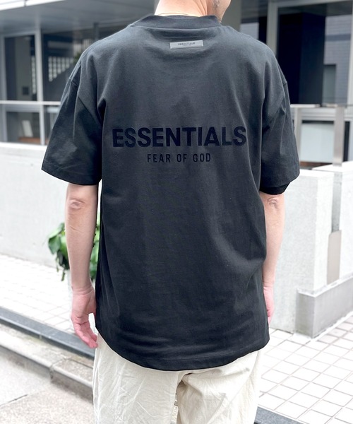 FOG ESSENTIALS(エフオージーエッセンシャルズ)の「【FOG ESSENTIALS】エッセンシャルズ FRONT BACK LOGO PRINT BOXY TEE SS ロゴ Tシャツ(Tシャツ/カットソー・メンズ・オートミール/ブラック/グレイッシュベージュ・XL/L/M/S)」の1枚目の写真