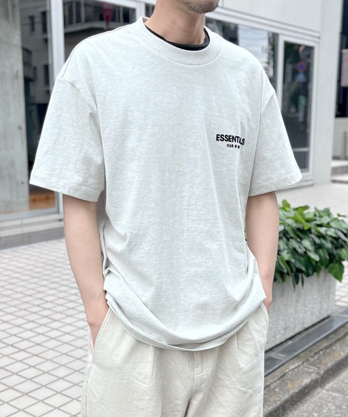 FOG ESSENTIALS(エフオージーエッセンシャルズ)の「【FOG ESSENTIALS】エッセンシャルズ FRONT BACK LOGO PRINT BOXY TEE SS ロゴ Tシャツ(Tシャツ/カットソー・メンズ・オートミール/ブラック/グレイッシュベージュ・XL/L/M/S)」の4枚目の写真