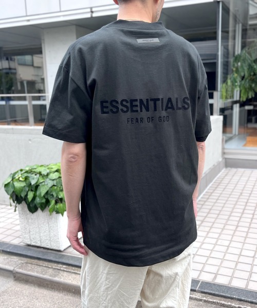 FOG ESSENTIALS(エフオージーエッセンシャルズ)の「【FOG ESSENTIALS】エッセンシャルズ FRONT BACK LOGO PRINT BOXY TEE SS ロゴ Tシャツ(Tシャツ/カットソー・メンズ・オートミール/ブラック/グレイッシュベージュ・XL/L/M/S)」の14枚目の写真