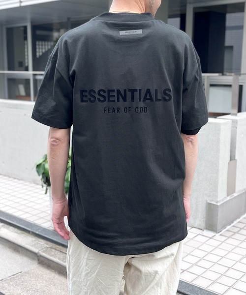 FOG ESSENTIALS(エフオージーエッセンシャルズ)の「【FOG ESSENTIALS】エッセンシャルズ FRONT BACK LOGO PRINT BOXY TEE SS ロゴ Tシャツ(Tシャツ/カットソー・メンズ・オートミール/ブラック/グレイッシュベージュ・XL/L/M/S)」の15枚目の写真