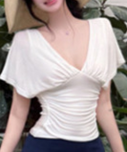 AMAJI(アマジ)の「Vネック バックオープン ギャザー クロップド半袖Tシャツ(Tシャツ/カットソー・レディース・ホワイト・SMALL/MEDIUM/LARGE/X-LARGE)」の1枚目の写真