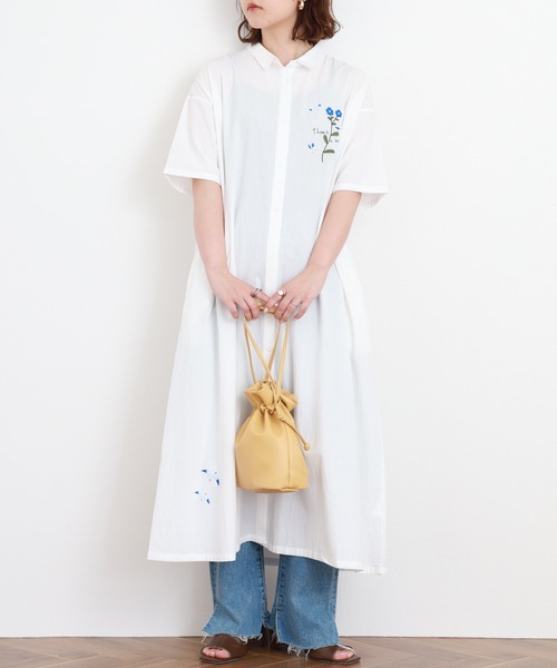 Emago(イマゴ)の「EMAGO 鳥とお花刺繍ワンピース(シャツワンピース・レディース・ホワイト・FREE)」の1枚目の写真