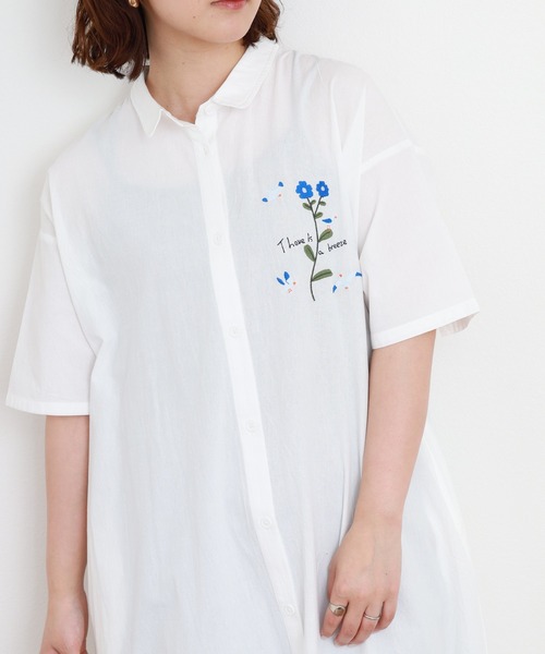 Emago(イマゴ)の「EMAGO 鳥とお花刺繍ワンピース(シャツワンピース・レディース・ホワイト・FREE)」の3枚目の写真
