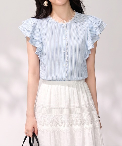 LUCPY(ラクピー)の「フリルスリーブストライプブラウス(シャツ/ブラウス・レディース・ブルー・LARGE/MEDIUM/SMALL/X-LARGE)」の1枚目の写真