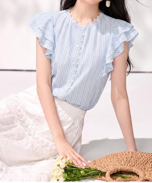 LUCPY(ラクピー)の「フリルスリーブストライプブラウス(シャツ/ブラウス・レディース・ブルー・LARGE/MEDIUM/SMALL/X-LARGE)」の3枚目の写真