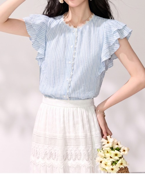 LUCPY(ラクピー)の「フリルスリーブストライプブラウス(シャツ/ブラウス・レディース・ブルー・LARGE/MEDIUM/SMALL/X-LARGE)」の4枚目の写真